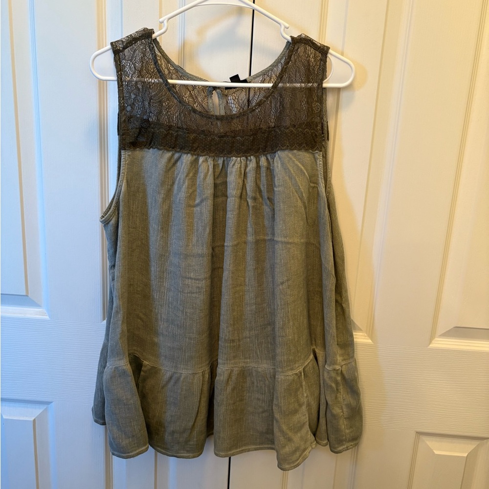 Sleeveless Lace Trim Top - Gray